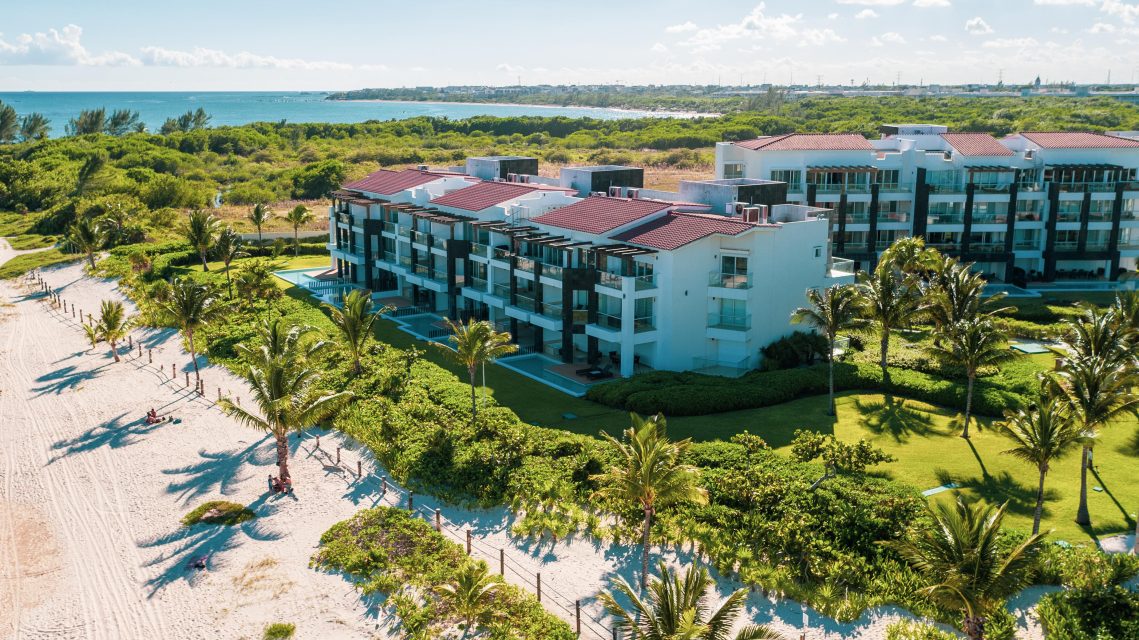 Apartment 4 bedroom Beach Club and Golf Course- Corasol Playa del Carmen