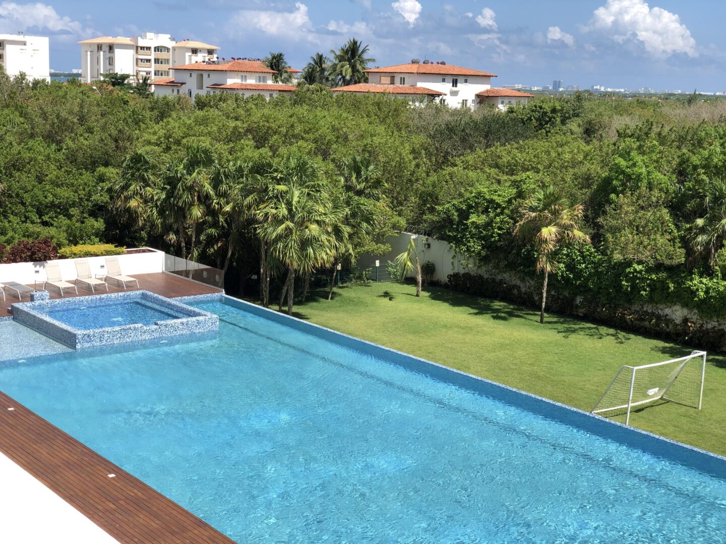 SEGURO Y EXCLUSIVO CONDOMINIO EN VENTA CANCUN