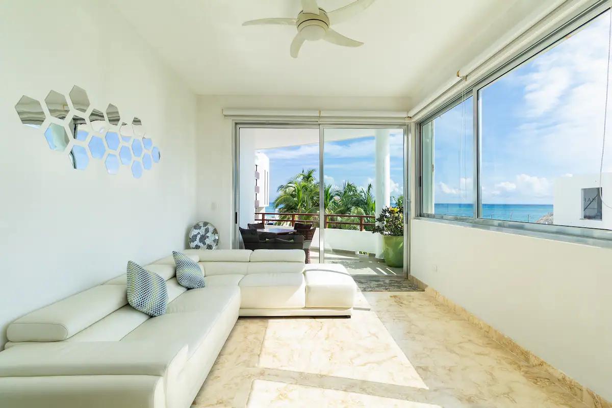 VIVE A TAN SÓLO 1 CUADRA DE LA PLAYA | HERMOSO DEPARTAMENTO DE 2 RECÁMARAS EN PLAYA DEL CARMEN